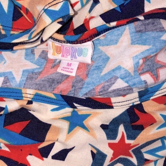 LulaRoe medium star print Irma Top - Picture 3 of 4